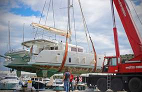 Service in Frapa: Mobile Boat Crane (150T) for service for catamarans in Marina Frapa